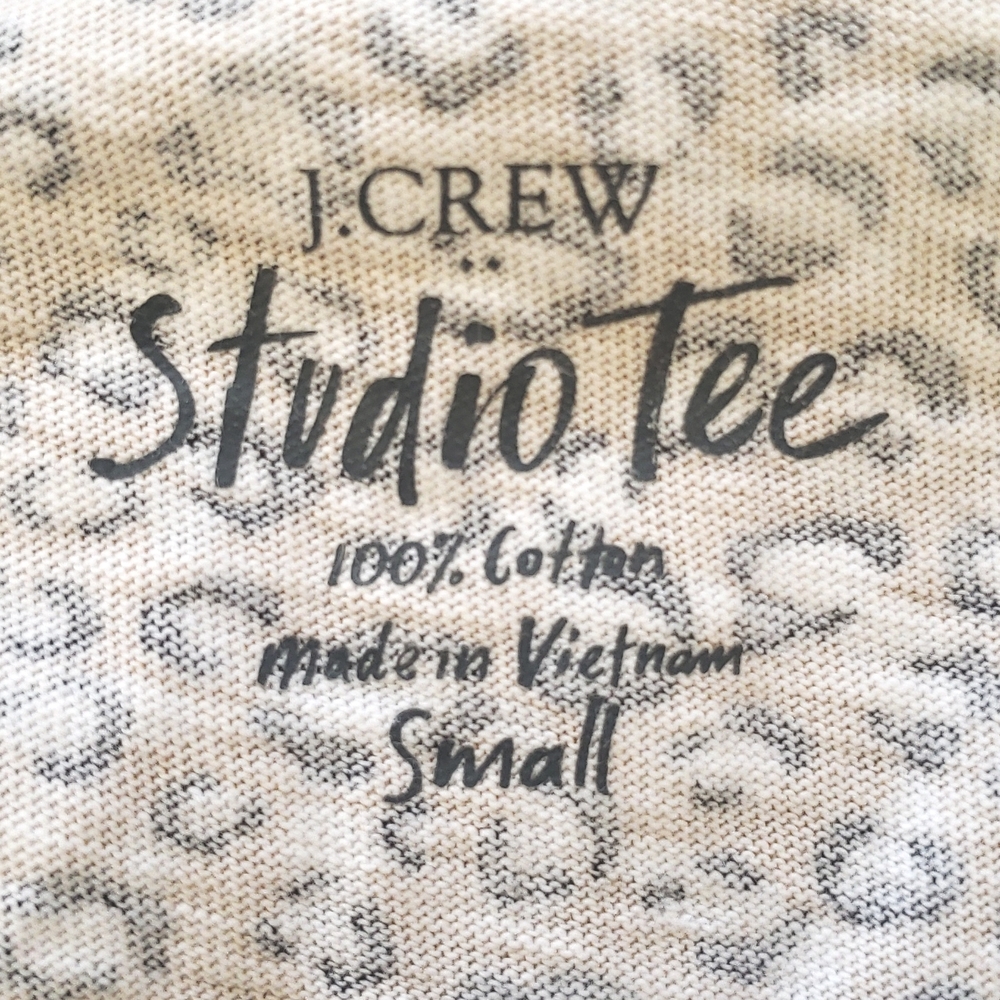 J. CREW Animal Print Studio T Shirt Short Sleeve Leopard Cheetah | SMALL - Picture 11 of 11